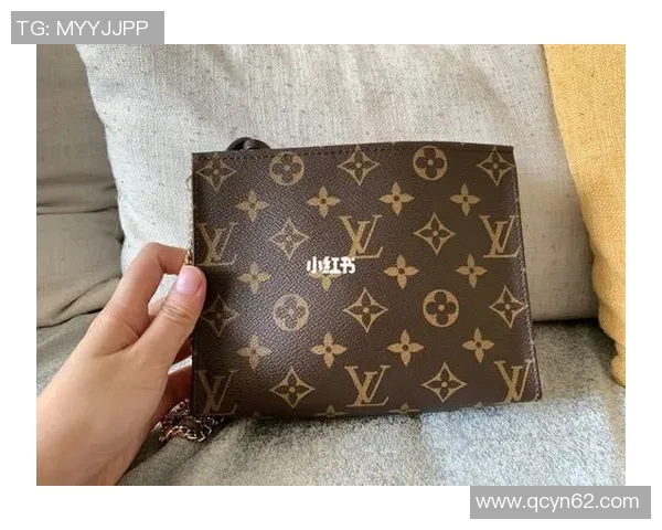 LV足球明星洗漱包时尚与运动的完美结合让你随时展现个性魅力